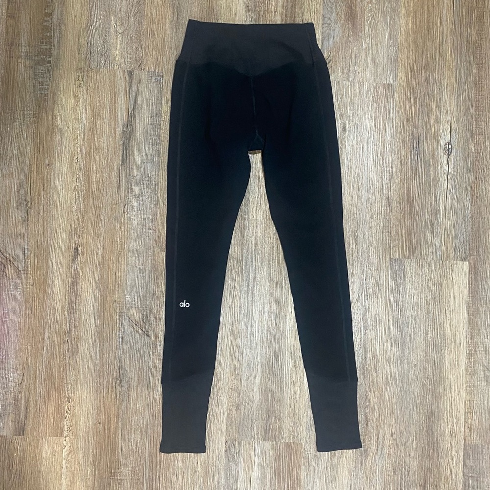 ALO Yoga Black Leggings - Picture 5 of 13